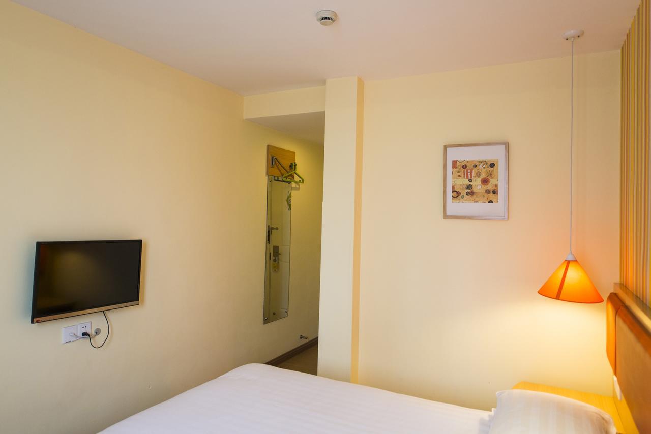 Hotel The Bund Chenghuang Temple 2*